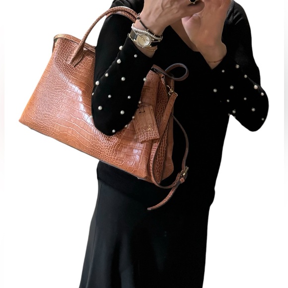 Elegant Brown Crocodile-Embossed Tote Bag - Picture 5 of 15